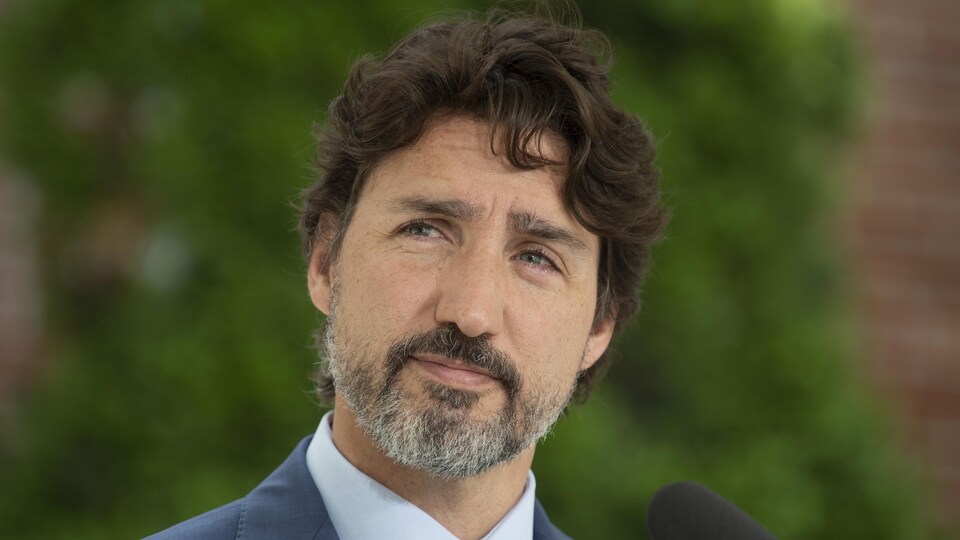 Des Regroupements De Benevoles Redoutent Les Impacts D Une Bourse Pour Les Etudiants Radio Canada Ca