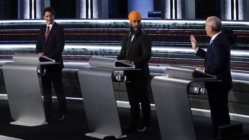 Justin Trudeau, Jagmeet Singh et Erin O'Toole sur le plateau du débat