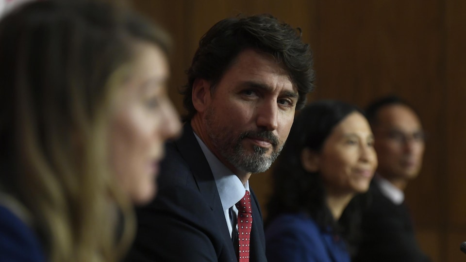 Justin Trudeau et Mélanie Joly en conférence de presse.