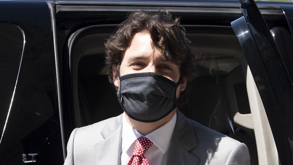 Le premier ministre Justin Trudeau avec un masque.