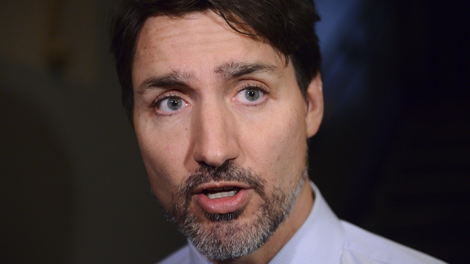 Gros plan sur le visage de Justin Trudeau, qui parle.