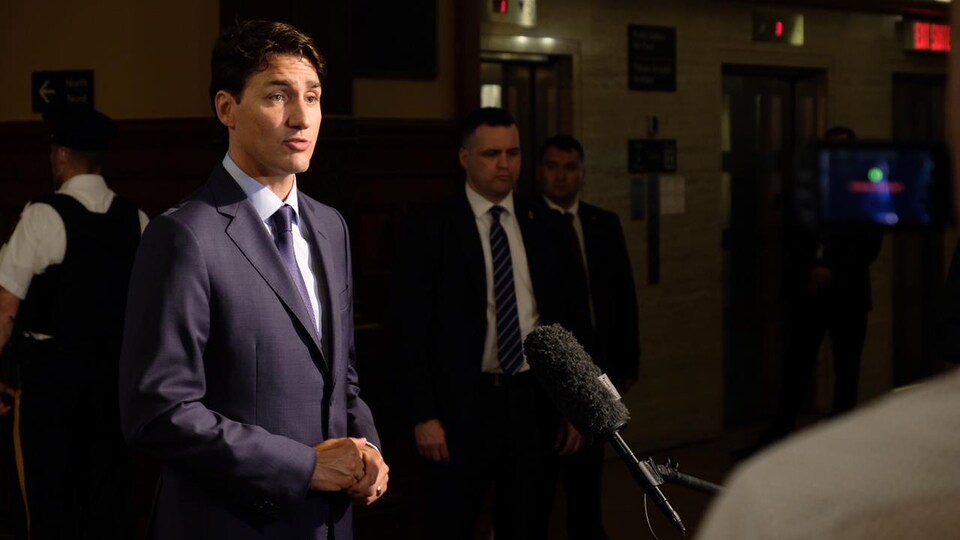 Le premier ministre Justin Trudeau répond aux questions des journalistes après sa rencontre avec Doug Ford.