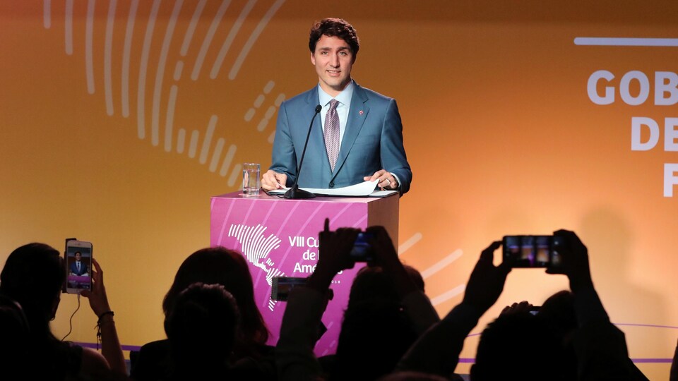 Le premier ministre Justin Trudeau s'exprime en point de presse à Lima.