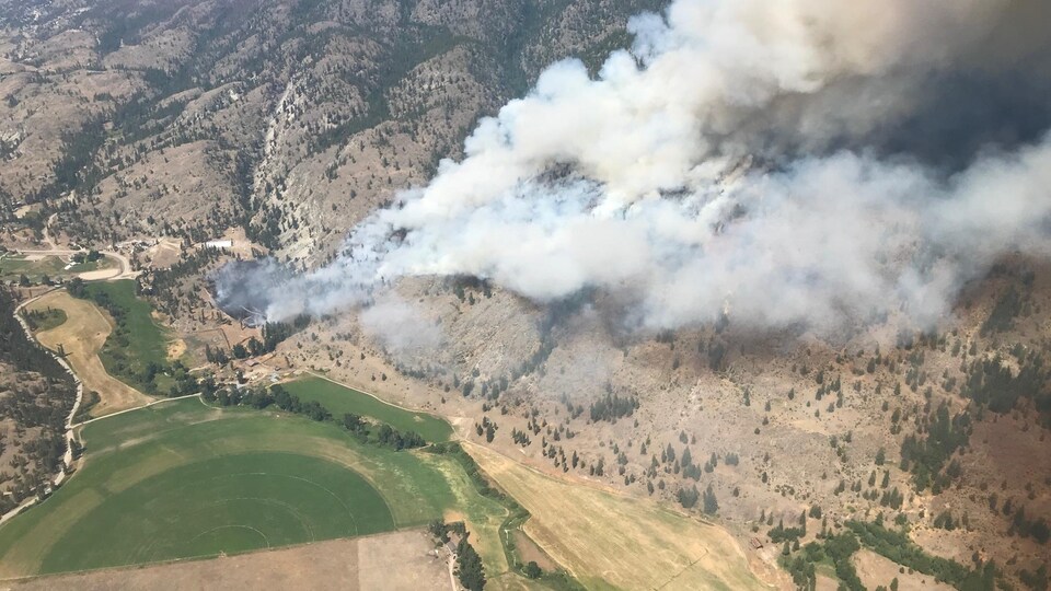 Le feu de forêt Thomas Creek près du lac Skaha.