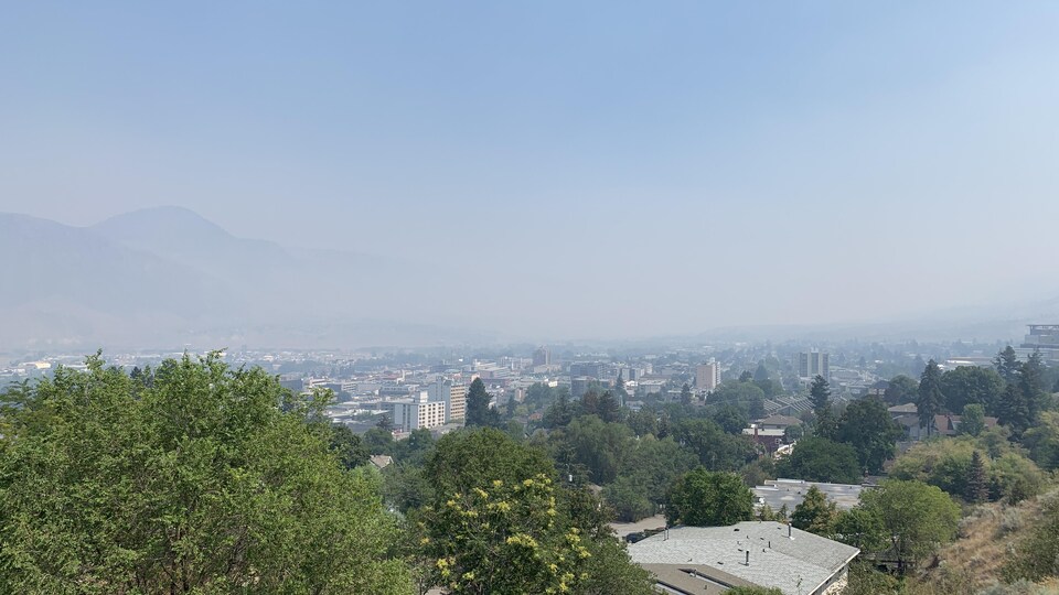 Un nuage de fumée à Kamloops, en Colombie-Britannique.