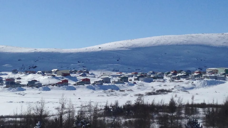 La communauté de Kangiqsualujjuaq, sur les berges de la rivière George.