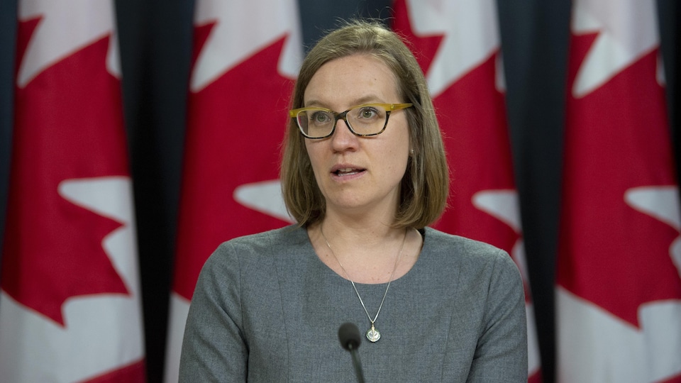 Mme Gould lors d'une conférence de presse.