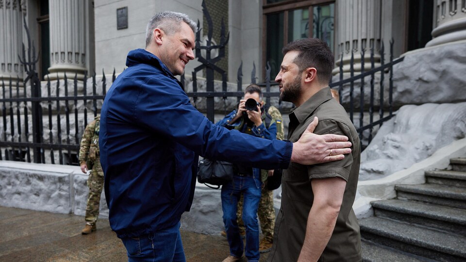 Karl Nehammer ve Volodymyr Zhelensky.