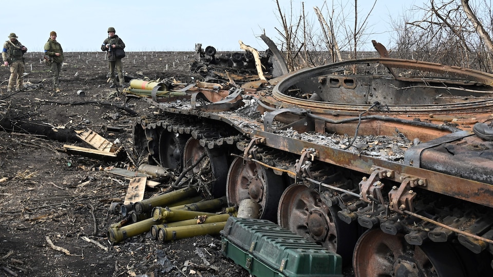 Un char russe détruit en Ukraine.