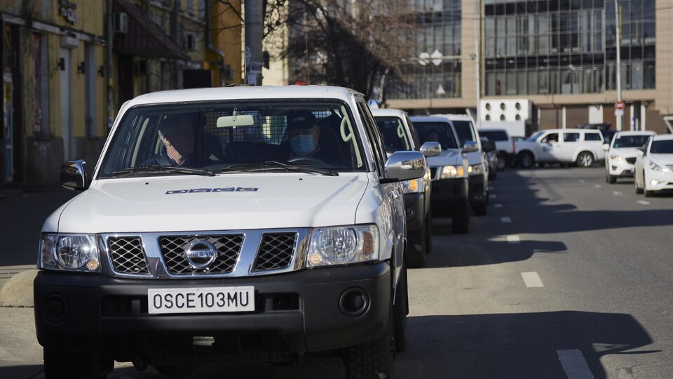 Un convoi de l'OSCE à Kiev le 26 février 2022.