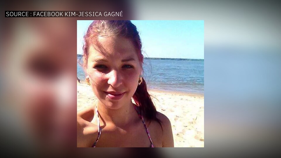 Égoportrait de Kim Gagné à la plage.