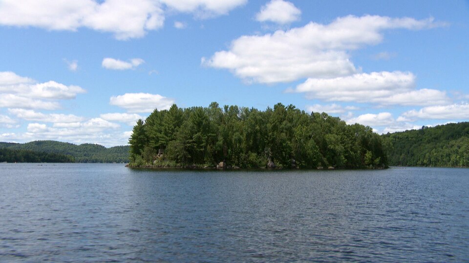 Le lac Gagnon par une belle journée d'été.