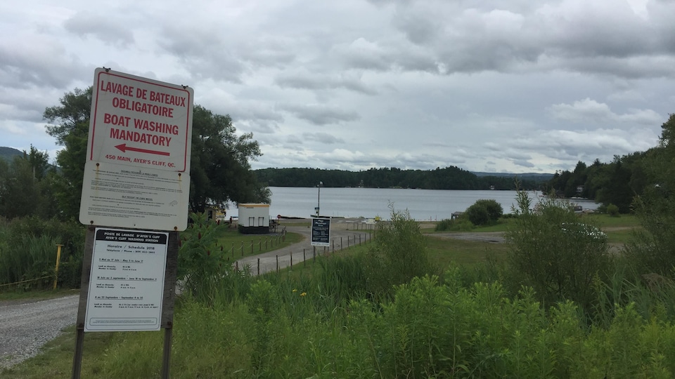 Escouade pour vérifier le nettoyage des embarcations au lac Massawippi RadioCanada.ca