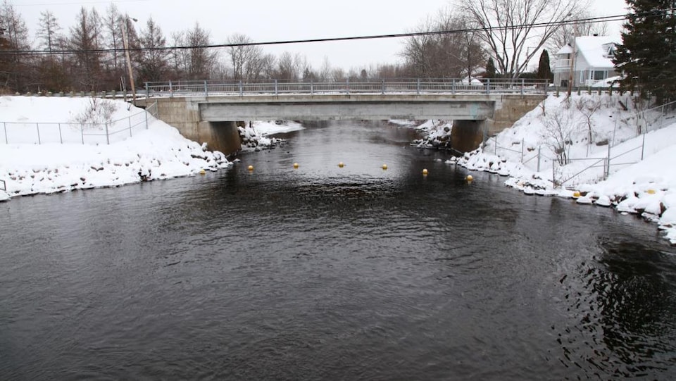 Une vue du barrage du lac Saint-Charles, principale source d'approvisionnement en eau potable de la Ville de Québec.