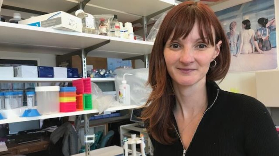Docteure Julie Lajoie dans un laboratoire de l'Université du Manitoba