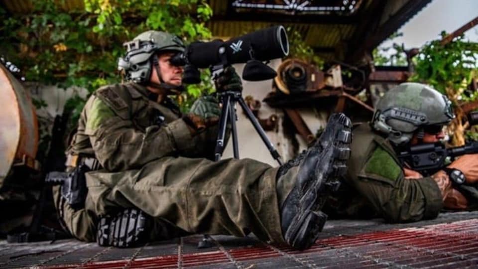 Image publicitaire de LALO Tactical montrant des soldats en action.