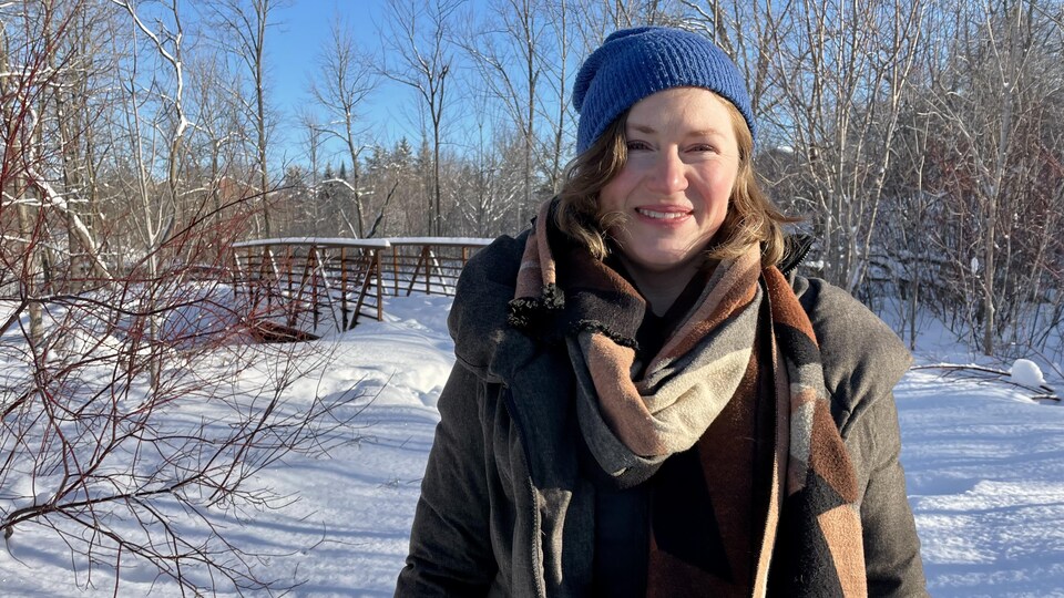 Laura Reinsborough qui sourit. 