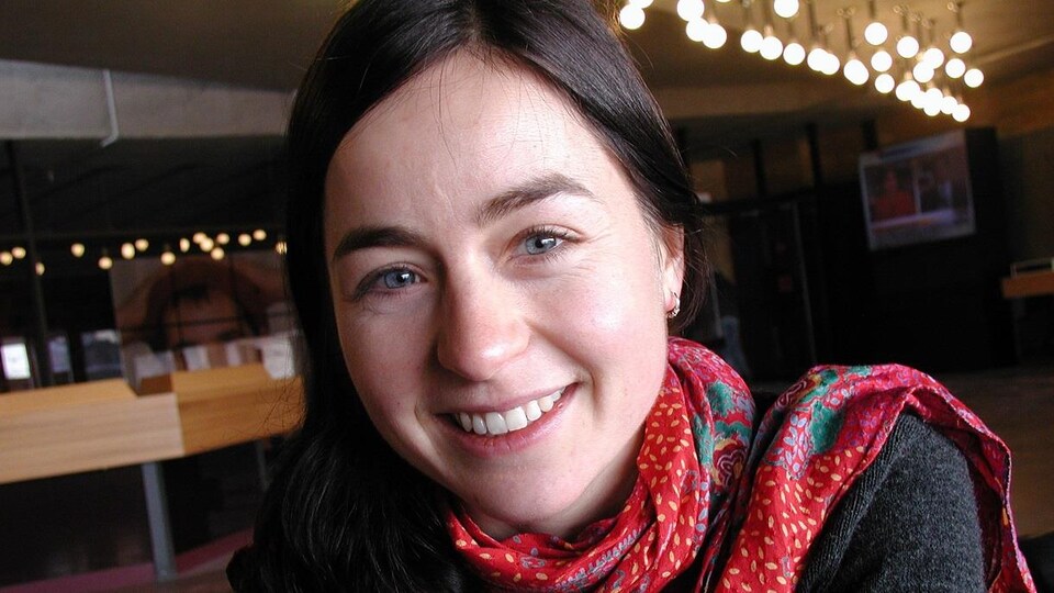 Laure Waridel, souriante, en 2001.