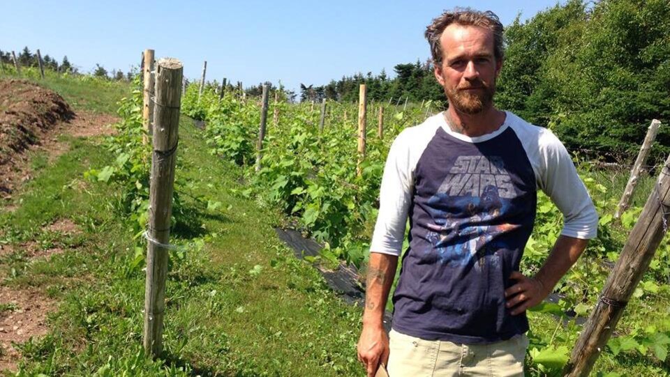 Laurence-Olivier Brossard au milieu du Domaine des Salanges