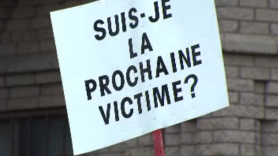 “Am I the next victim?  can we read on the placard of a demonstrator. 