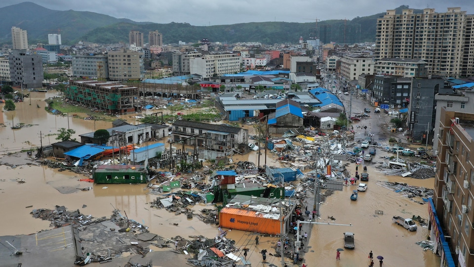 La ville de Dajing partiellement submergée par les eaux
