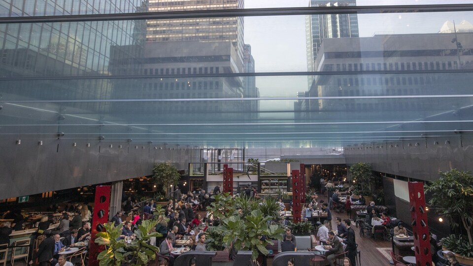 Des clients dans un restaurant
