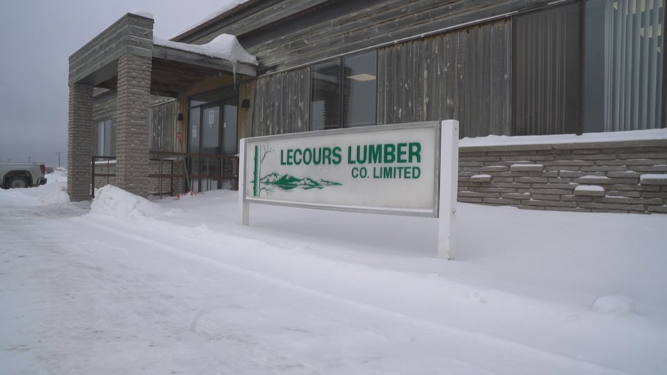 L'édifice principal de Lecours Lumber.