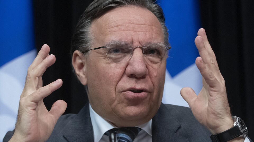 Le premier ministre en conférence de presse.