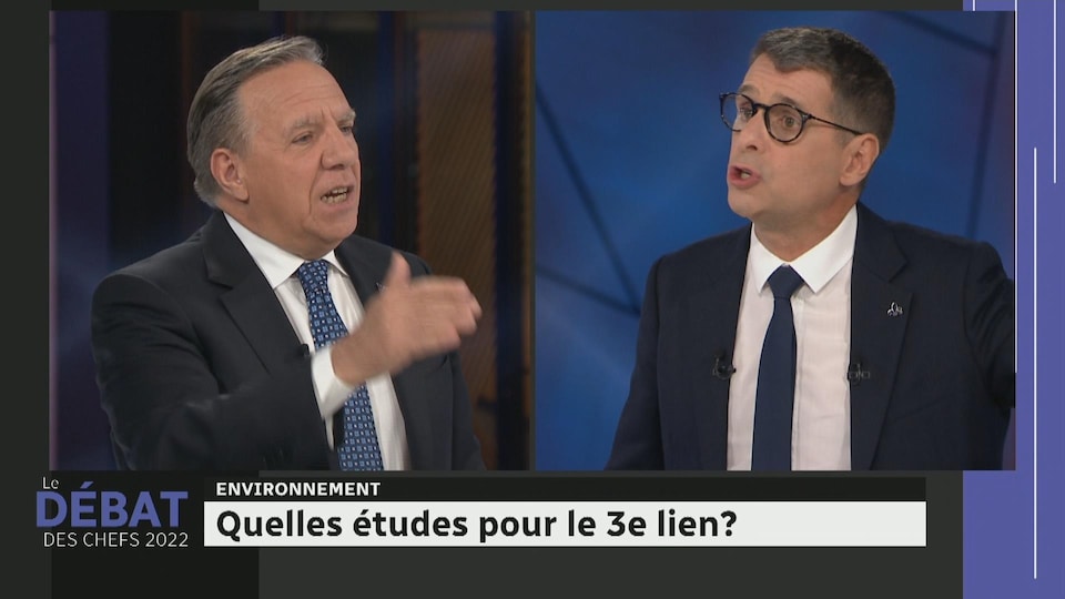 François Legault et Éric Duhaime argumentent lors du débat.