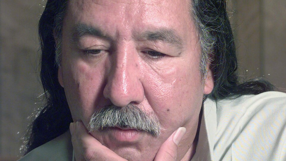 Leonard Peltier, détenu pour un double meurtre, en 1999.