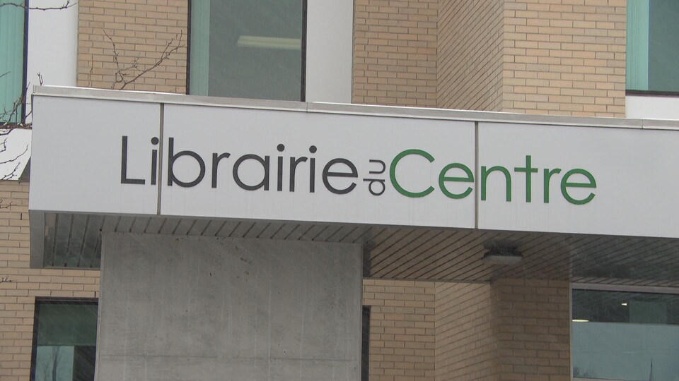 La devanture de la Librairie du Centre à Ottawa.
