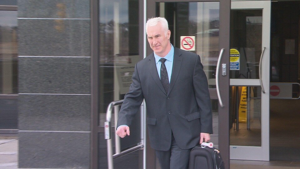 Troy Lightfoot sortant du palais de justice