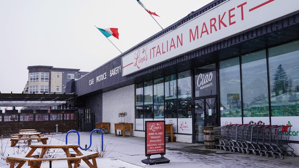Une des trois épiceries Lina's Italian Market, à Calgary.