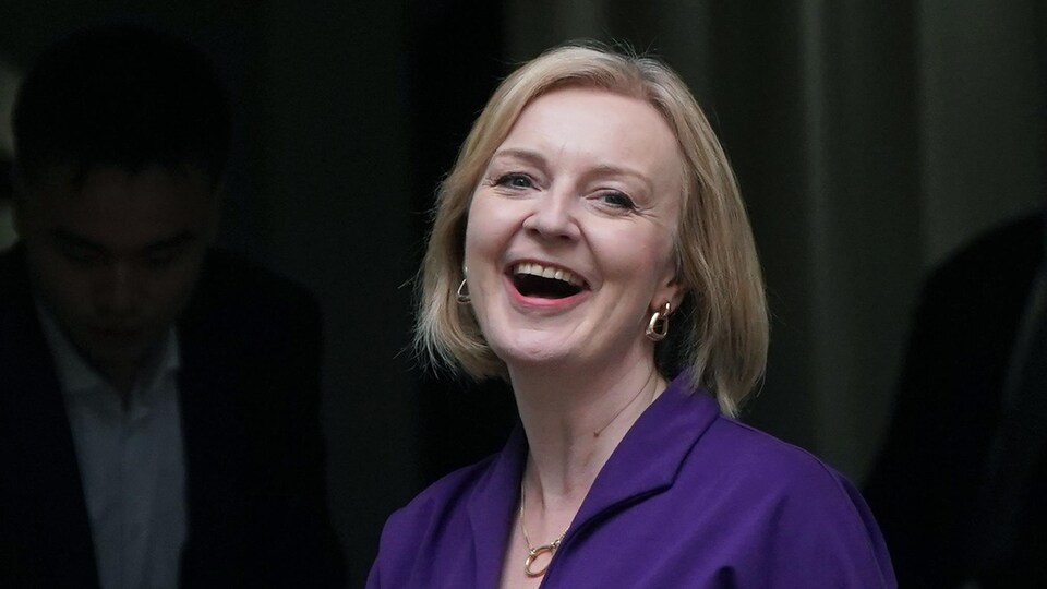 Liz Truss sourit après son élection.