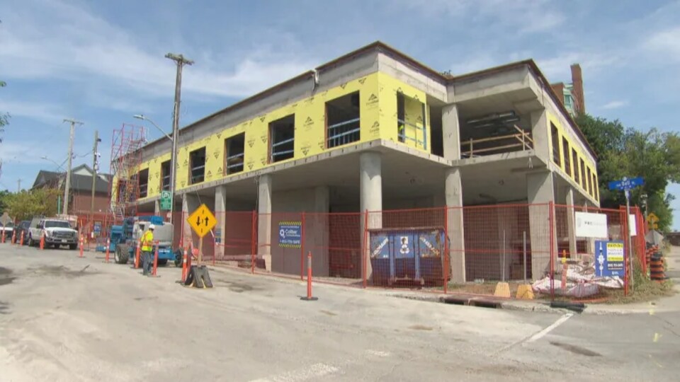 Un édifice en construction.