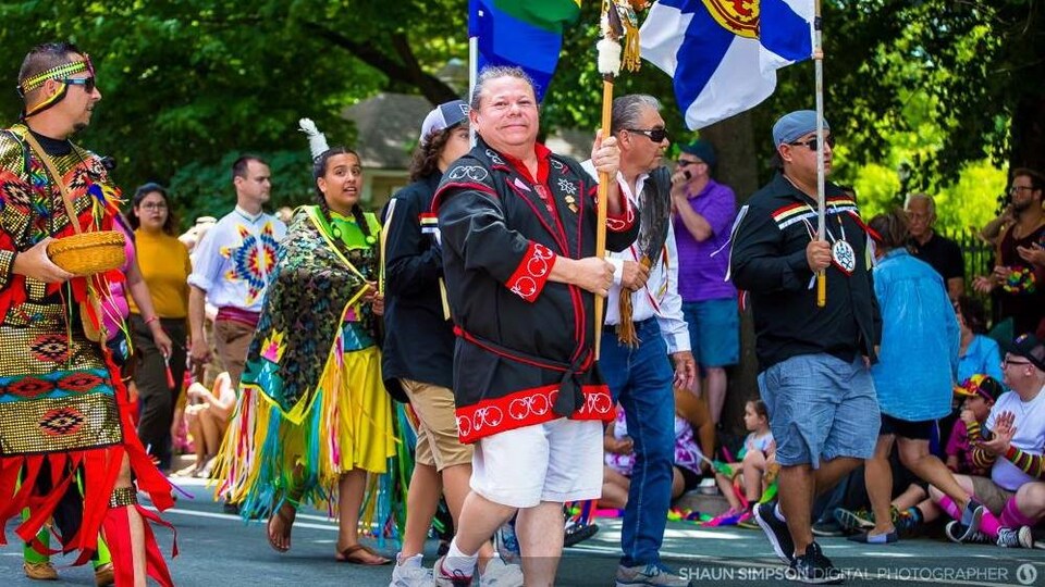 Photo de la marche de la fierté gaie.