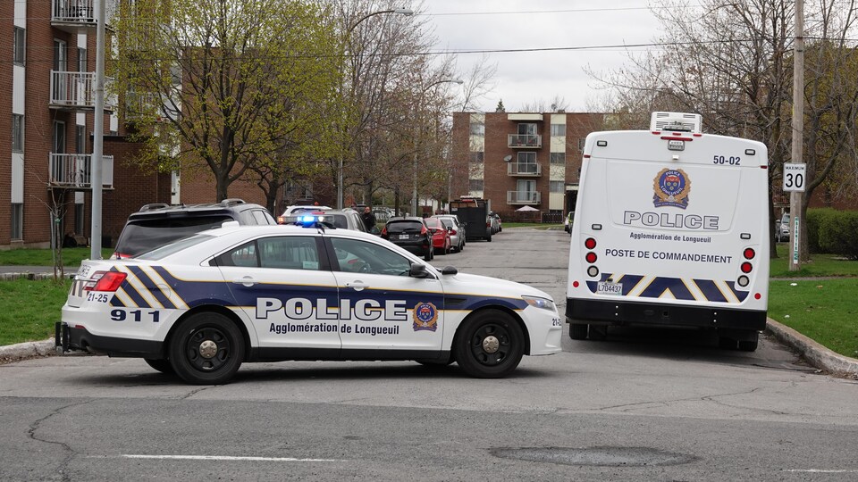 Opération policière à Longueuil  une femme blessée par son conjoint