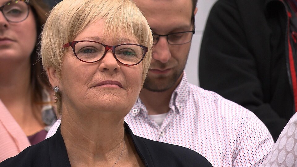 Gros plan sur le visage de Lorraine Richard.