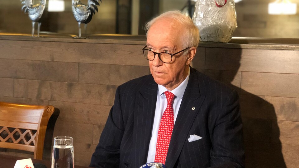 Louis Lagassé lors d'une conférence de presse donnée vendredi après-midi.