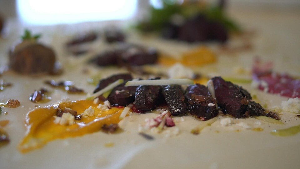Des tranches de filet de phoque en tataki.
