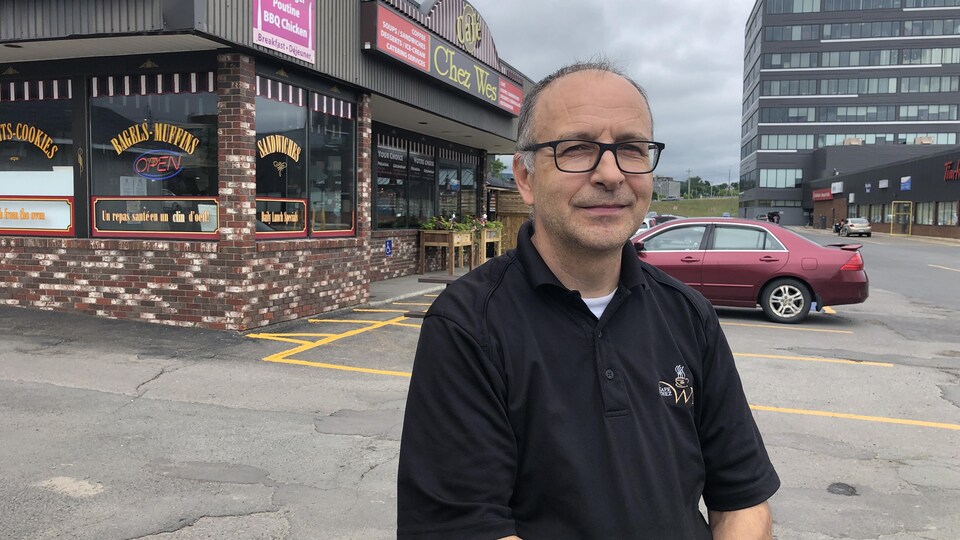 Luc Couturier, propriétaire du Café Chez Wes