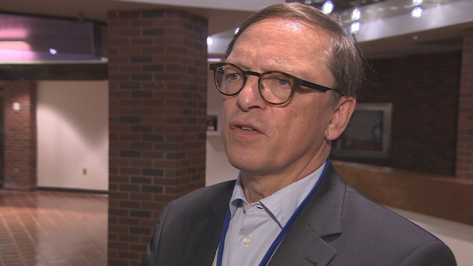 Le professeur de recherche en soins palliatifs de l'Université Ghent en Belgique, Luc Deliens, juge la démarche du Canada « très sérieuse » en matière d'aide médicale à mourir.