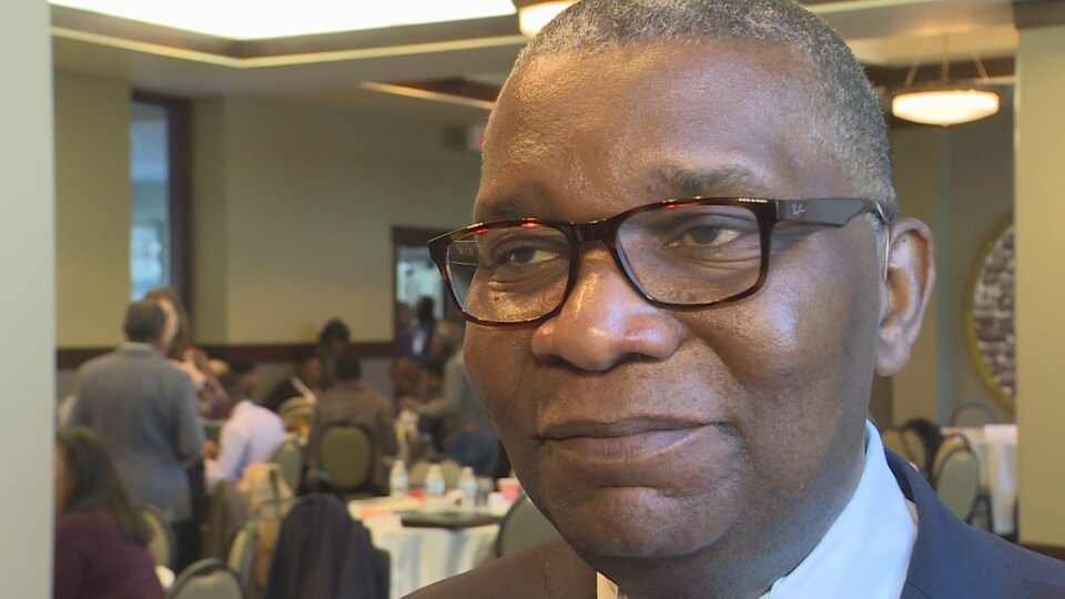 Le directeur général de l'AJFAS Luketa M'Pindou à Edmonton le 23 novembre 2019.