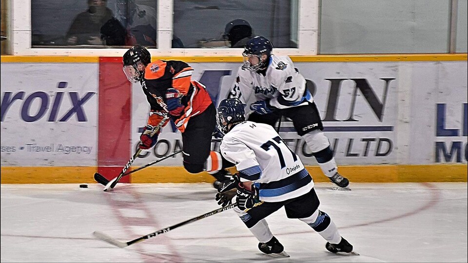 Les Lumberjacks de Hearst contre le Crunch de Cochrane.