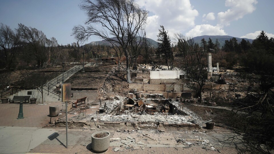 Des décombres à Lytton le 9 juillet 2021.