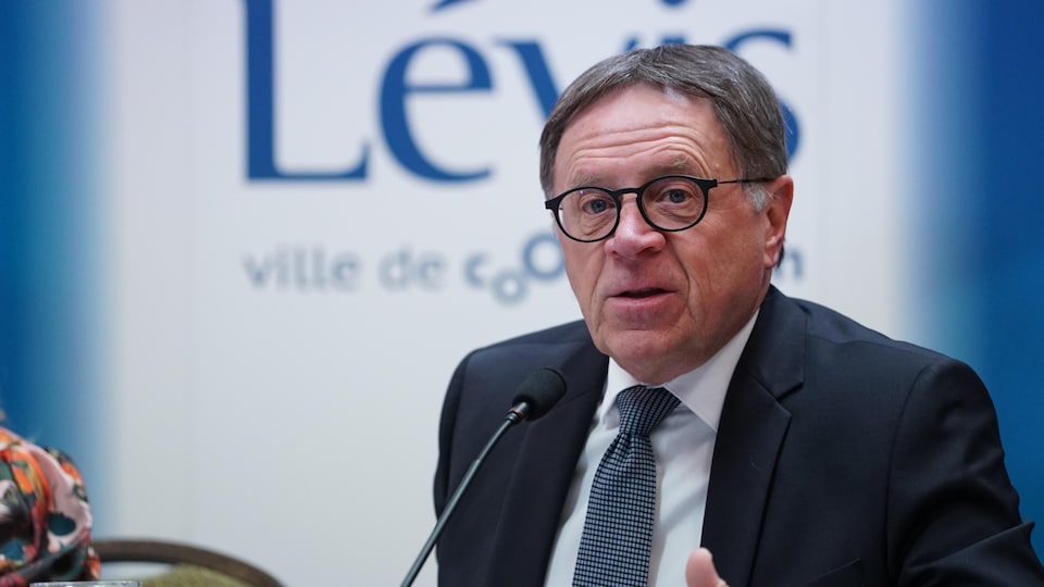 Le maire de Lévis, Gilles Lehouillier.
