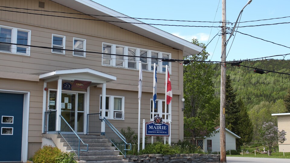 Climat tendu à SainteAngèledeMérici Réginald Dionne succède au maire Côté RadioCanada.ca