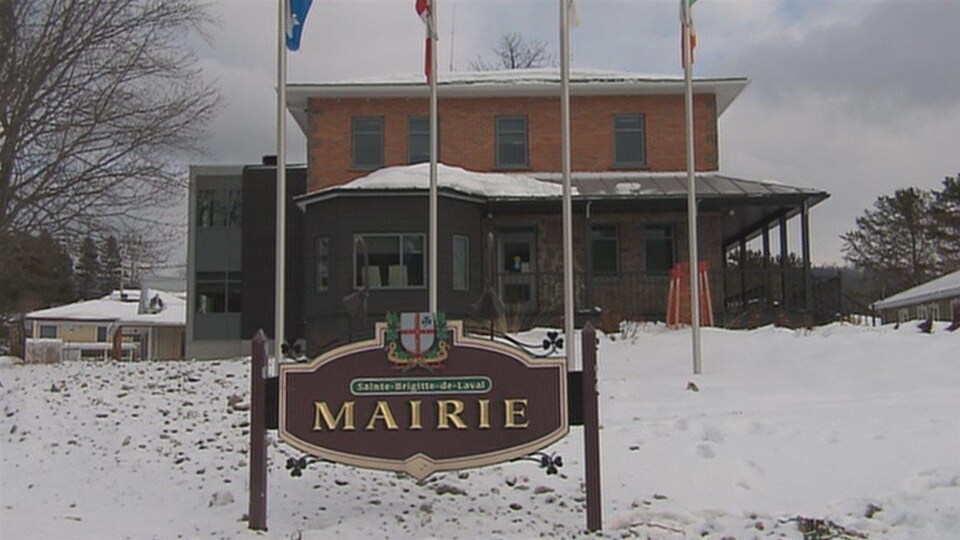 La mairie de Sainte-Brigitte-de-Laval