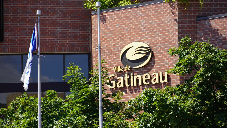 La devanture d'un édifice municipal de la Ville de Gatineau.