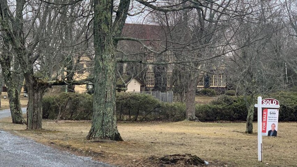 La maison de Dennis Oland, à Rothesay, a été vendue.